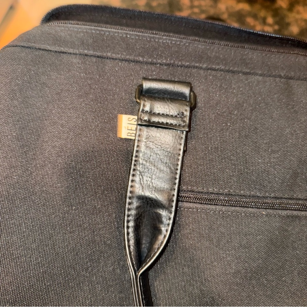 Beis Weekender Bag - Picture 2 of 5